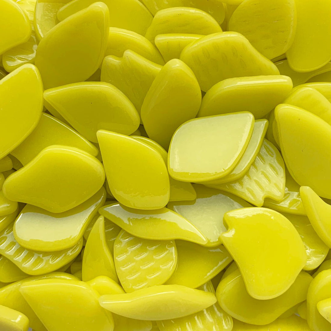 Verre Mosaique - glass mosaic -Glasmosaik-glasmozaïek-Bloemblaadjes Glas Geelzuur - mosaicshop