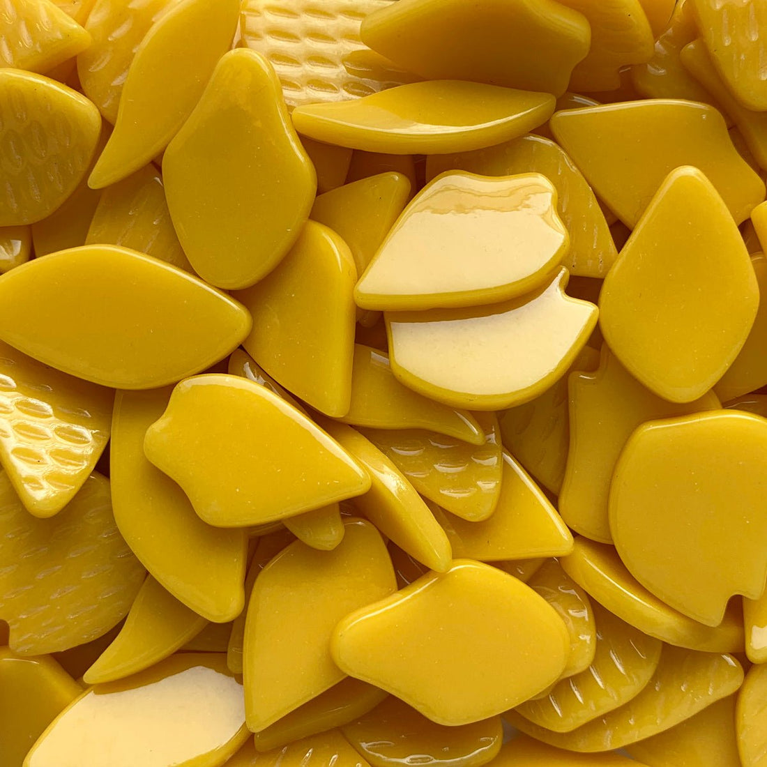 Verre Mosaique - glass mosaic -Glasmosaik-glasmozaïek-Bloemblaadjes Glas Warm Geel - mosaicshop