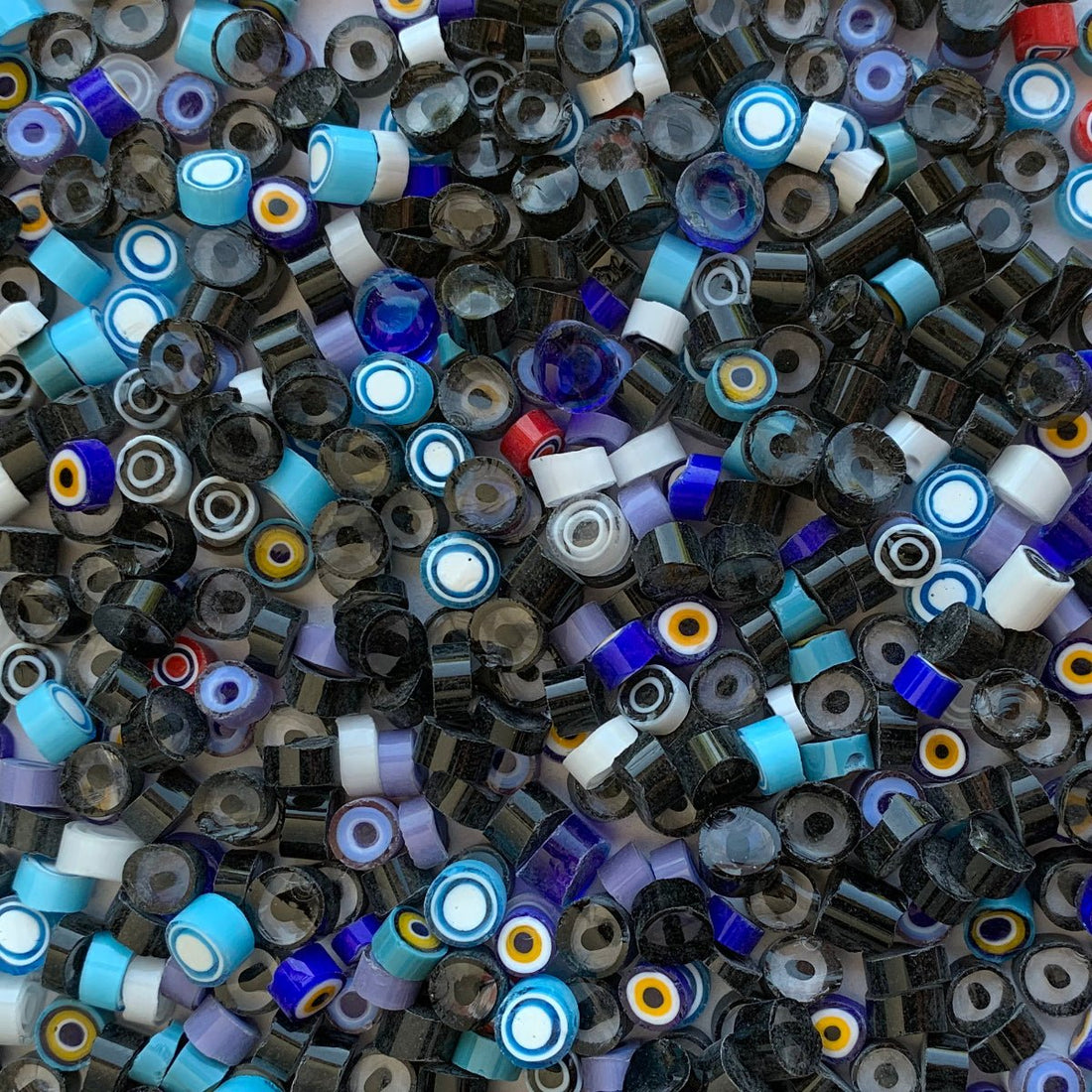 Verre Mosaique - glass mosaic -Glasmosaik-glasmozaïek-Millefiori Dierenoogjesmix - mosaicshop