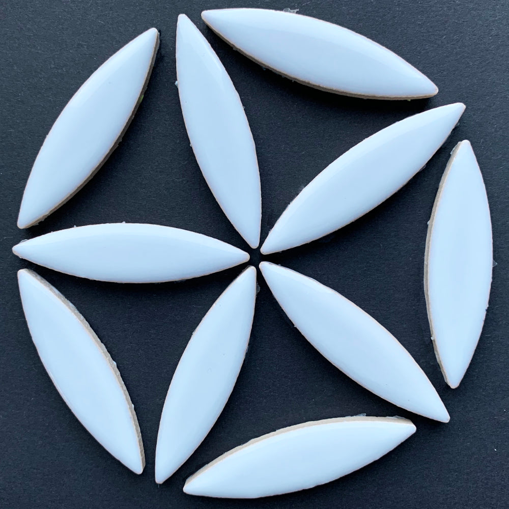 Mosaiksteinen Ellipse  Weiß