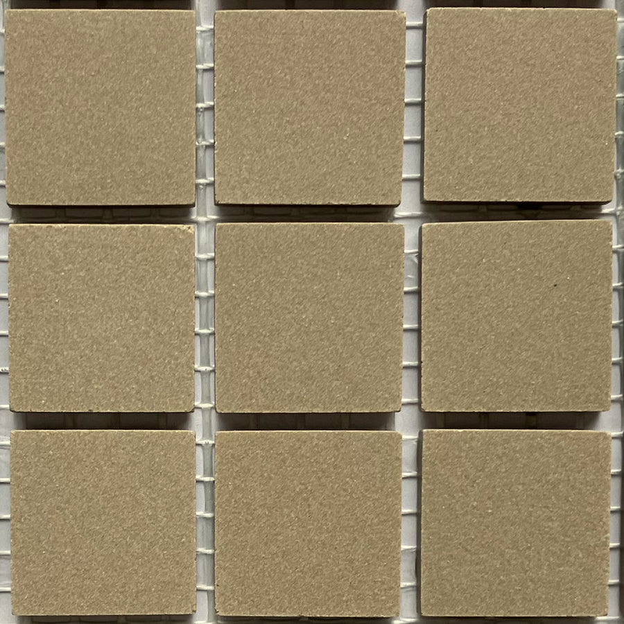 Winckelmans Taupe – matte Mosaikfliesen im Format 20x20 mm auf Netz