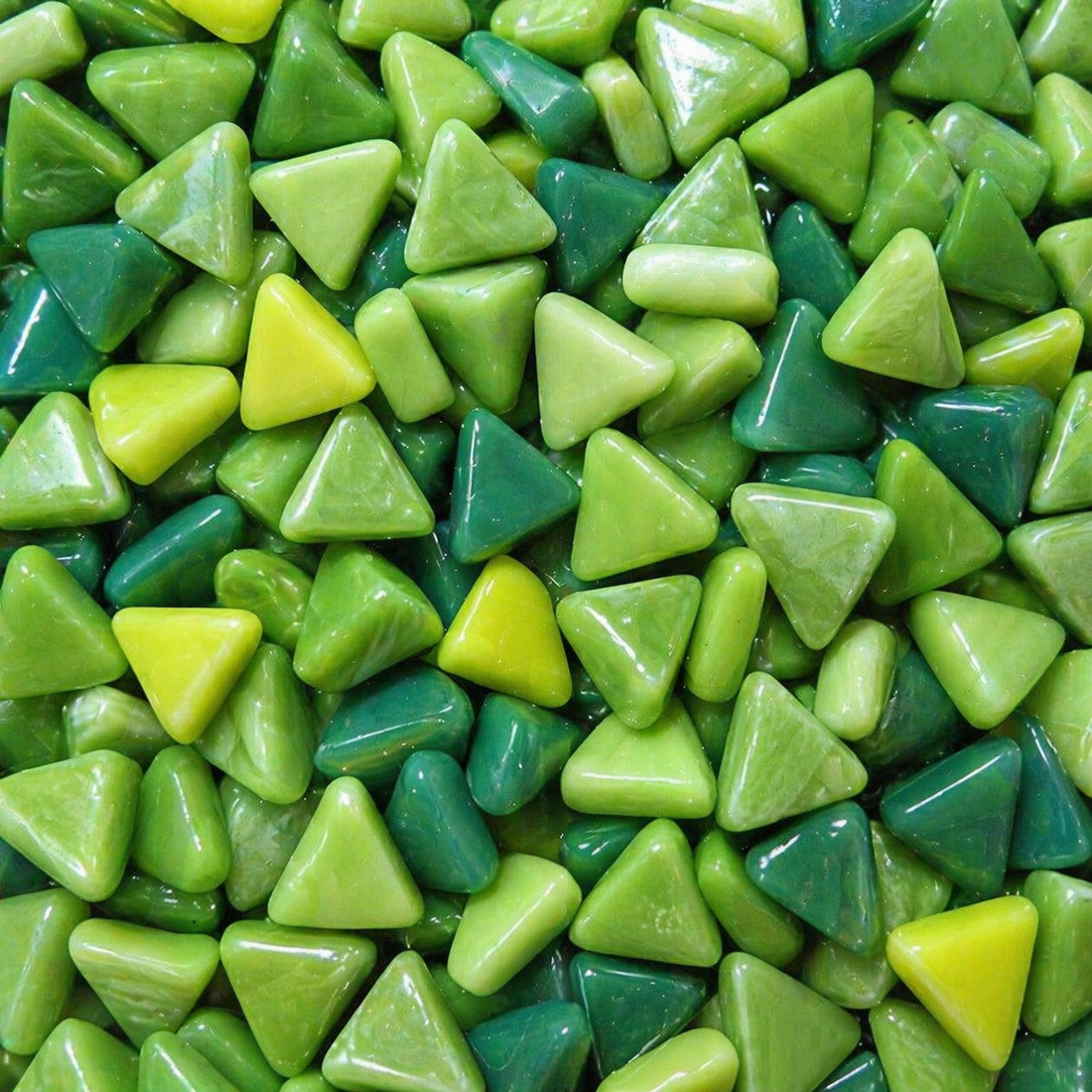 Mini mosaïque en verre triangle mélange vert