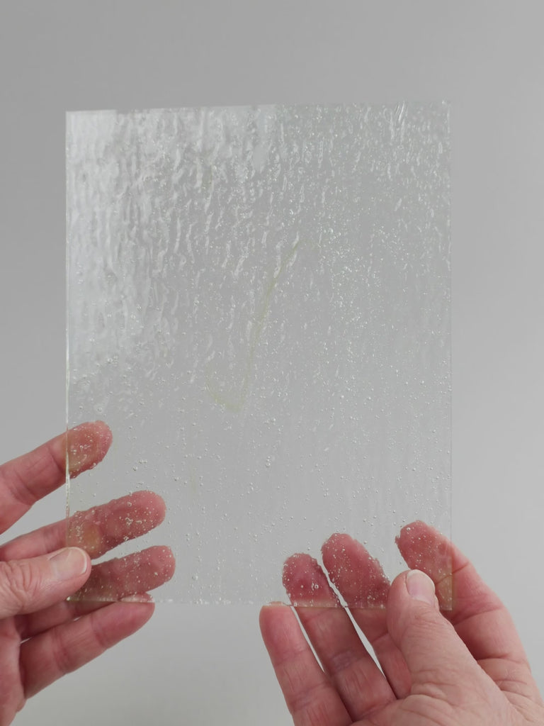Video of the clear ripple glass plate in white transparant, 15x19cm, held up and tilted to show its pattern and transparency