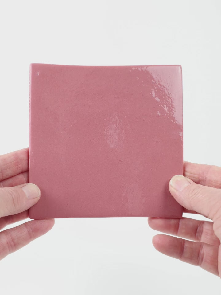 Video showing Morasutti Smalti mosaic tile – coral – 11.5 x 11.5 cm, rotated to show full tile