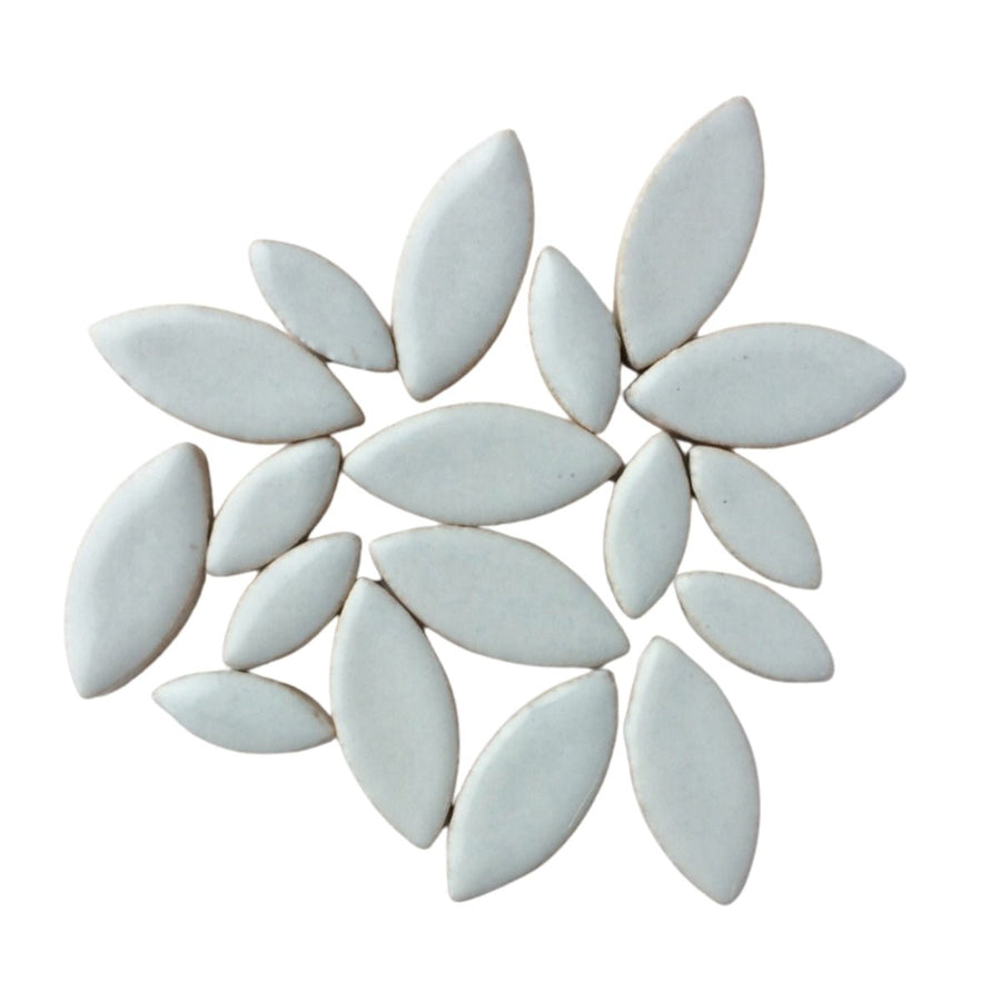 Verre Mosaique - glass mosaic -Glasmosaik-glasmozaïek-Bloemblaadjes Ijsblauw - mosaicshop