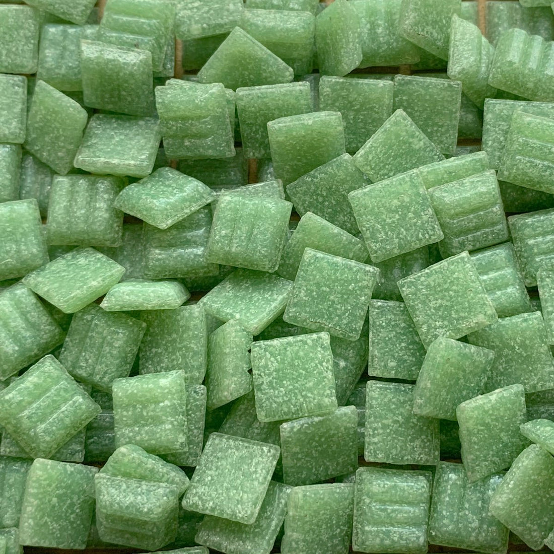 Verre Mosaique - glass mosaic -Glasmosaik-glasmozaïek-Glasmozaiek 10mm Lentegroen - mosaicshop