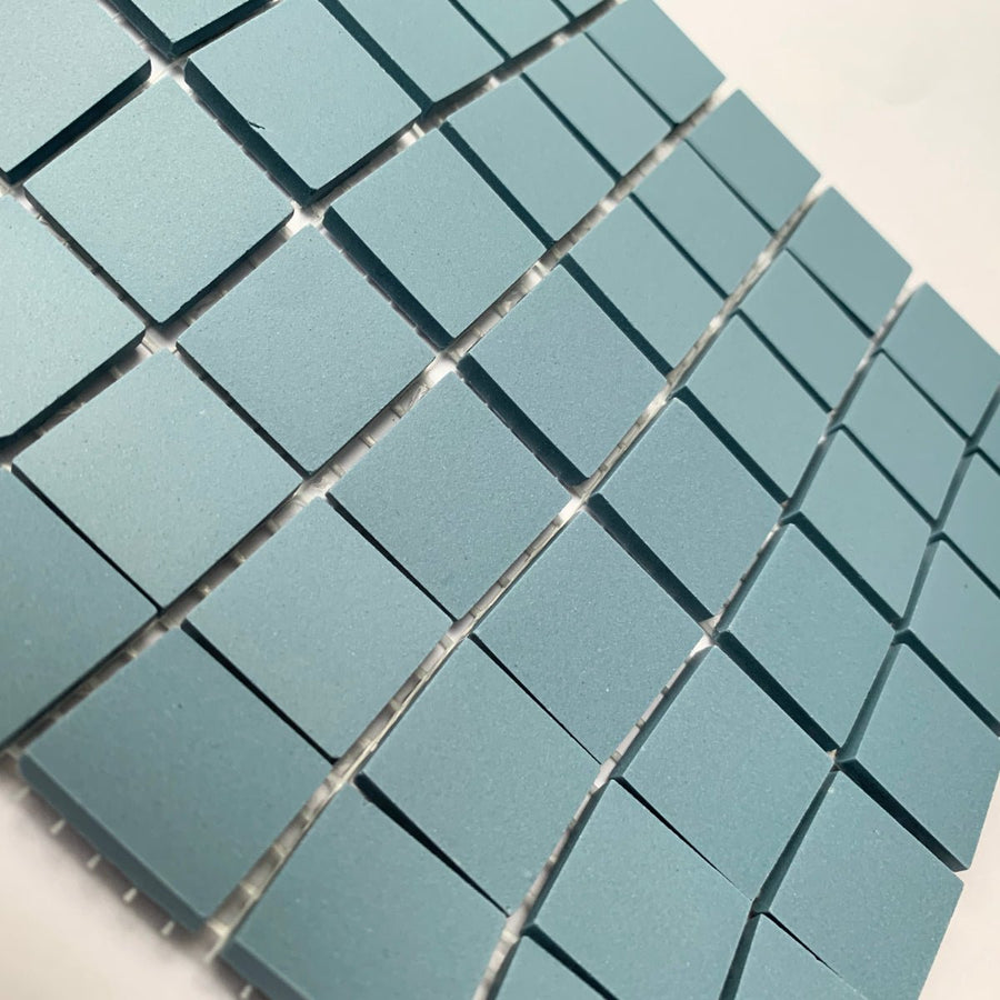 Winckelmans Bleu – matte Mosaikfliesen im Format 20x20 mm auf Netz