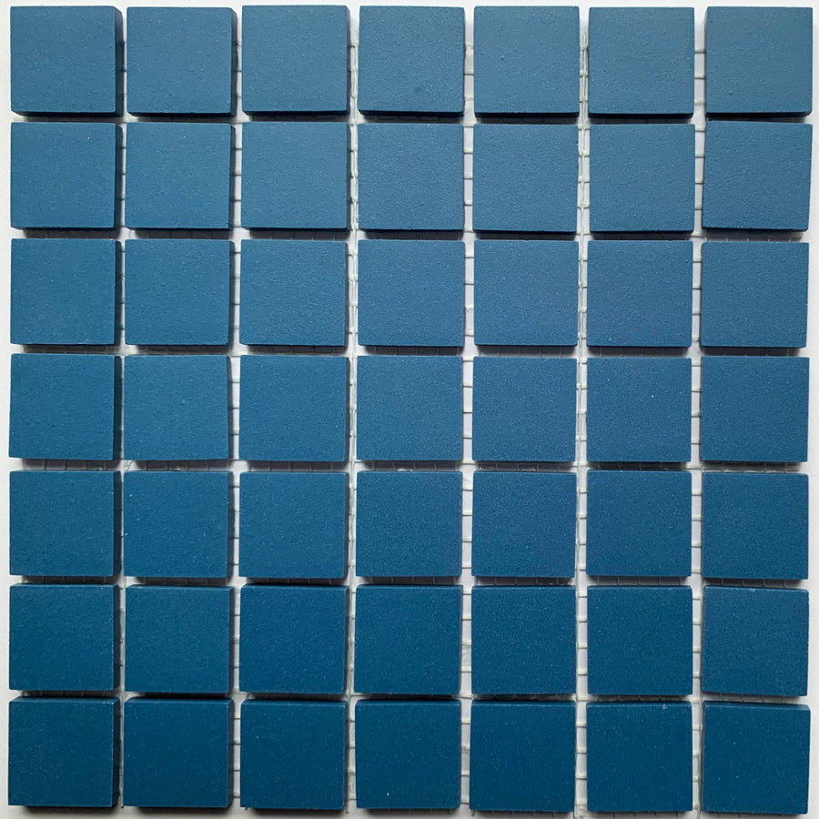 Winckelmans Bleu Nuit – tessere di mosaico opache da 20x20 mm su rete