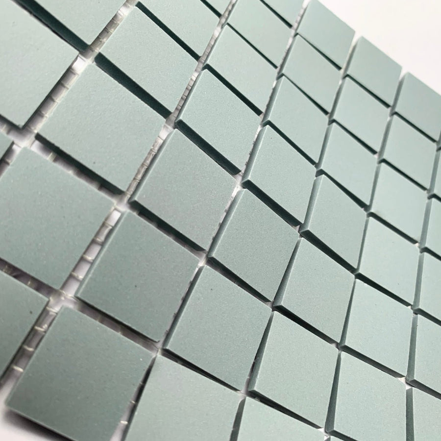 Winckelmans Bleu Pale – tessere di mosaico opache da 20x20 mm su rete