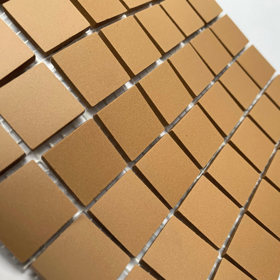 Winckelmans Caramel – tessere di mosaico opache da 20x20 mm su rete