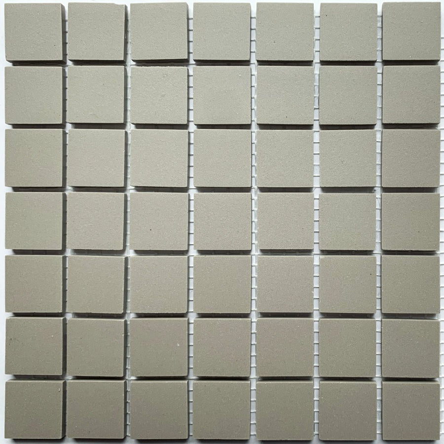 Winckelmans Gris Pale – tessere di mosaico opache da 20x20 mm su rete