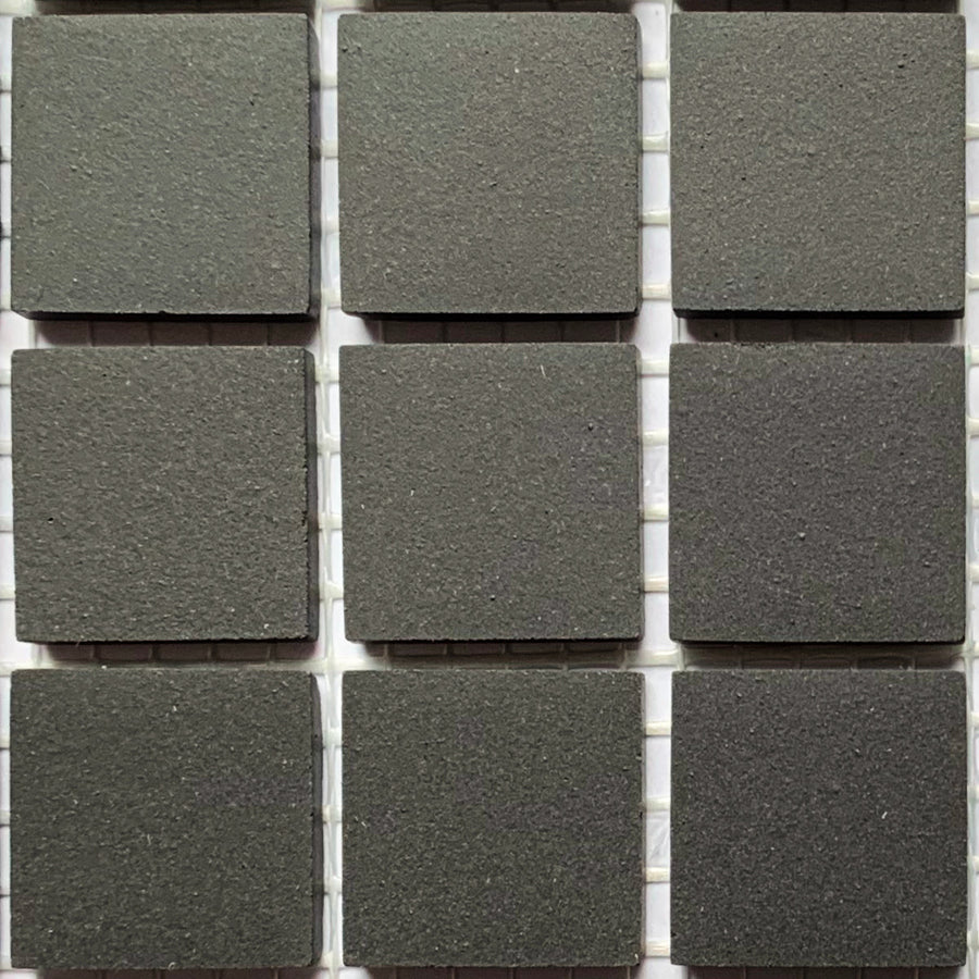 Winckelmans Noir – tessere di mosaico opache da 20x20 mm su rete