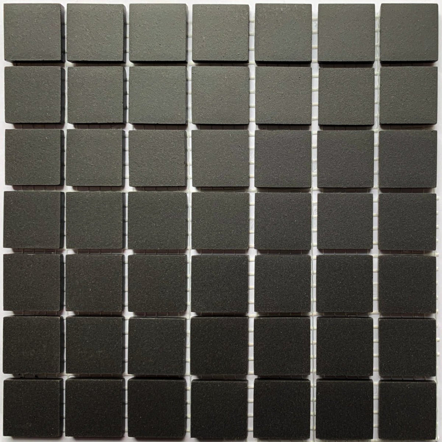 Winckelmans Noir – tessere di mosaico opache da 20x20 mm su rete